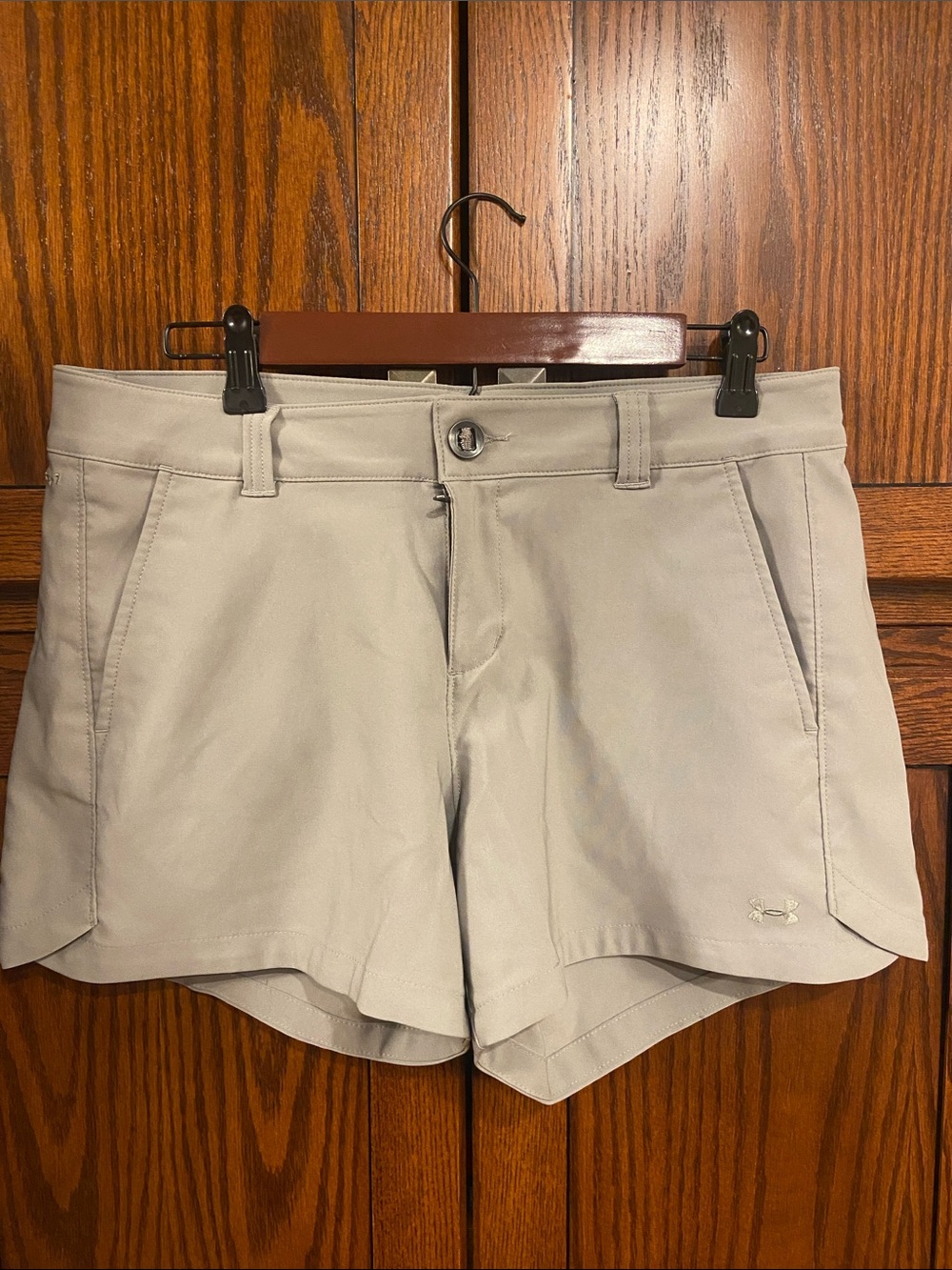 Under Armour Storm1 Fitted Light Gray Women's Golf Hike Athletic Shorts Size 12